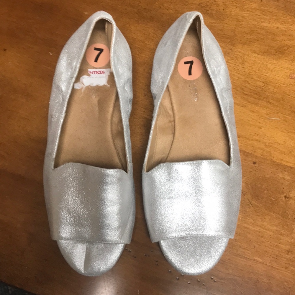 Aerosols Silver open toe loafer sz 7, NWOT